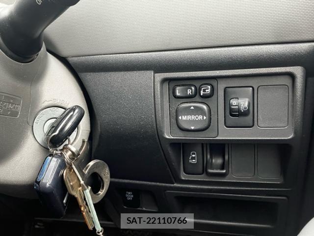 Toyota SIENTA 2009-07 8102347-24