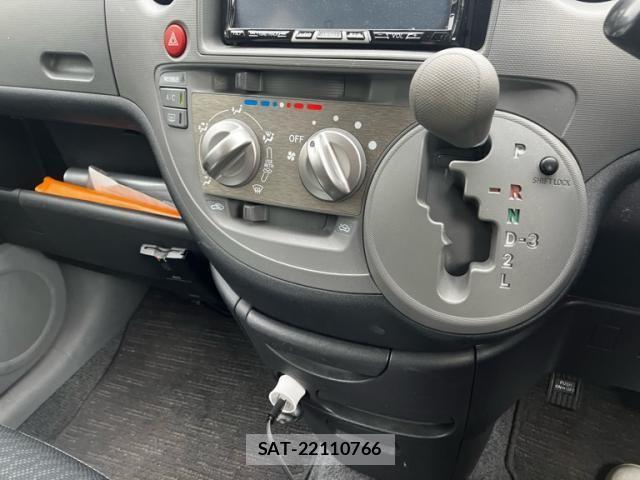 Toyota SIENTA 2009-07 8102347-25