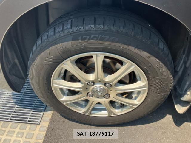Toyota SIENTA 2011-12 8146889-9