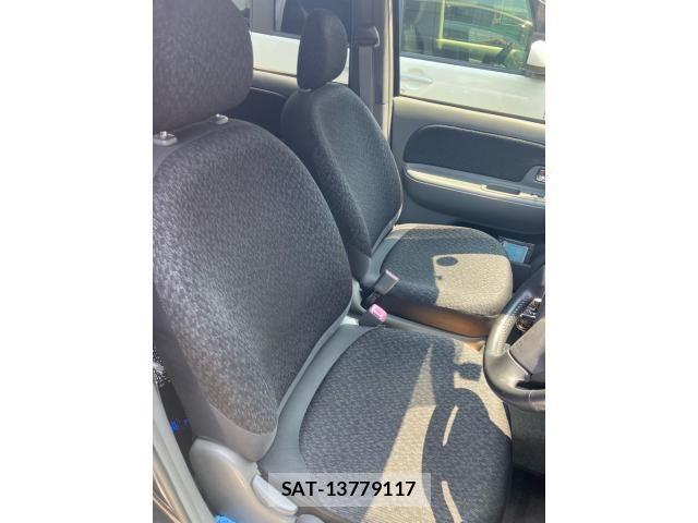 Toyota SIENTA 2011-12 8146889-11