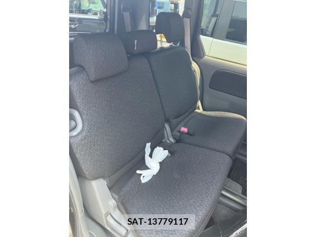 Toyota SIENTA 2011-12 8146889-12