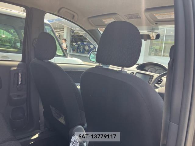 Toyota SIENTA 2011-12 8146889-13