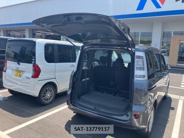 Toyota SIENTA 2011-12 8146889-18