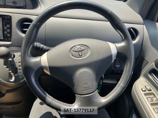 Toyota SIENTA 2011-12 8146889-20