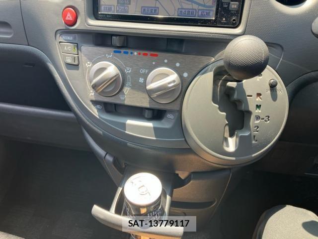Toyota SIENTA 2011-12 8146889-21