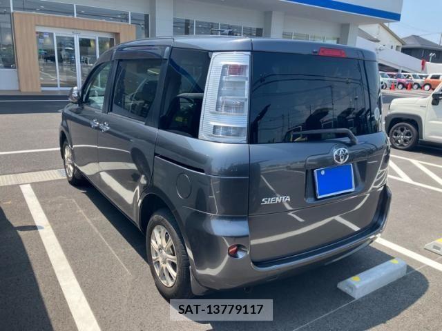 Toyota SIENTA 2011-12 8146889-3