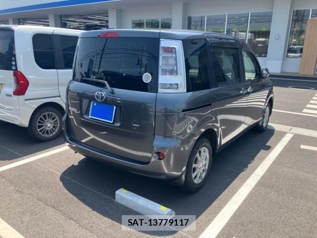 Toyota SIENTA 2011-12 8146889-4