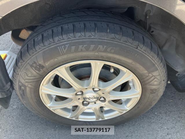 Toyota SIENTA 2011-12 8146889-7