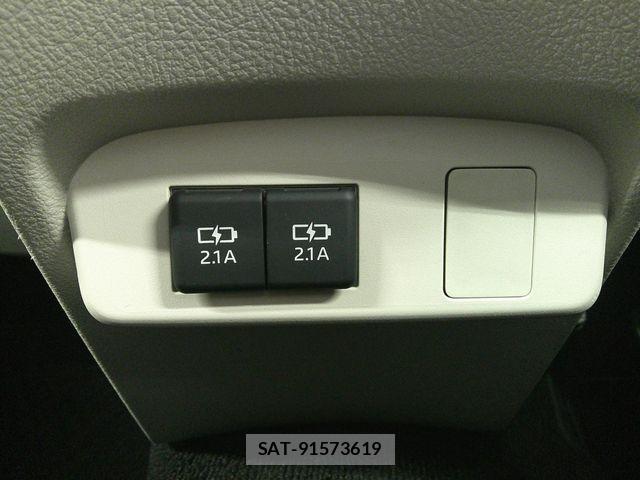 Toyota SIENTA 2021-06 8210732-12