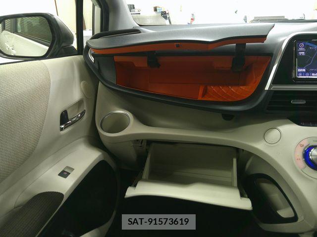 Toyota SIENTA 2021-06 8210732-13