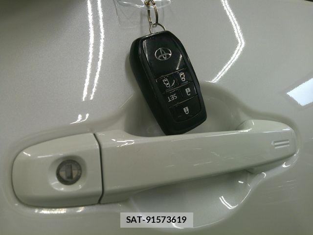Toyota SIENTA 2021-06 8210732-14