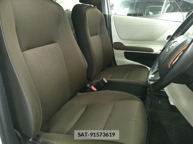 Toyota SIENTA 2021-06 8210732-16