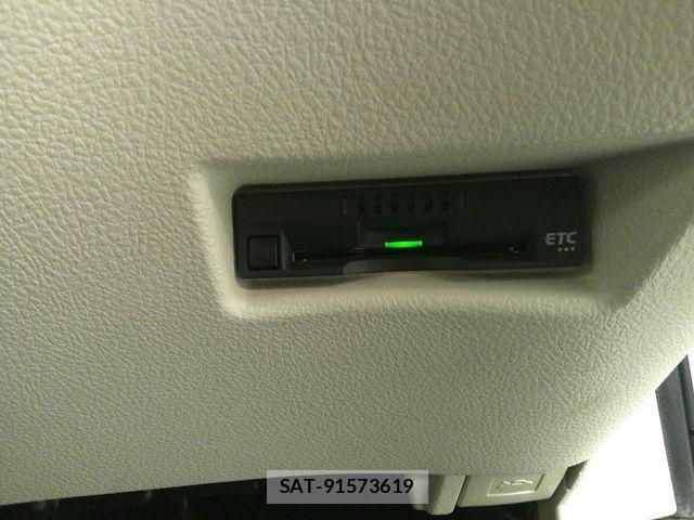 Toyota SIENTA 2021-06 8210732-6
