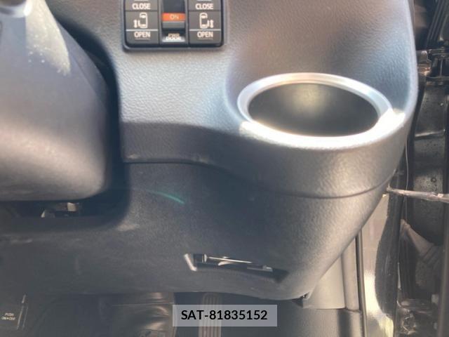 Toyota SIENTA 1990-07 8317728-15