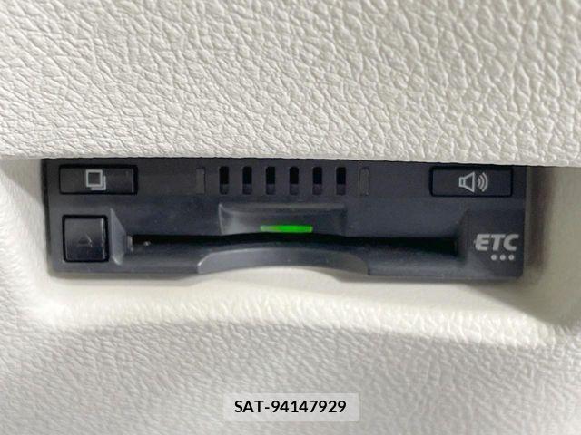 Toyota SIENTA 2017-06 8317726-7