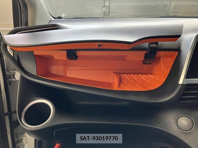 Toyota SIENTA 2019-09 8369481-25