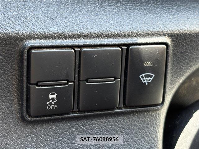 Toyota SIENTA 2019-09 8527876-28
