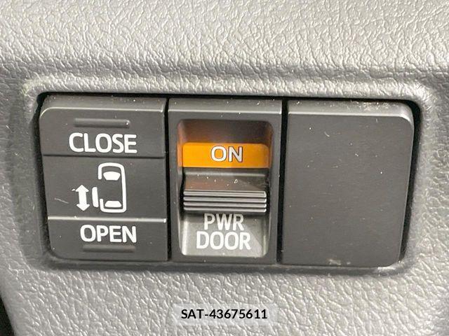 Toyota SIENTA 2016-01 8782417-5
