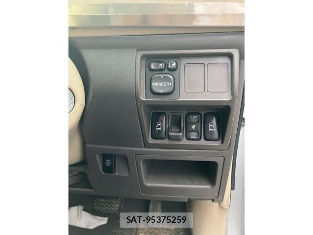 Toyota SIENTA 2010-04 8797772-10