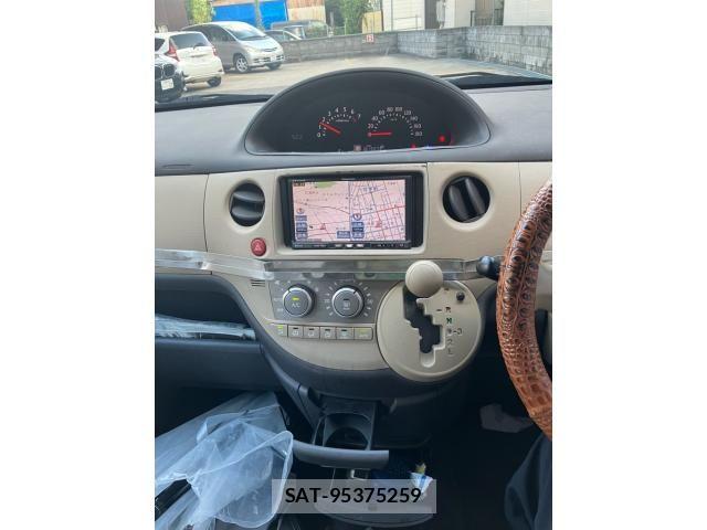 Toyota SIENTA 2010-04 8797772-11
