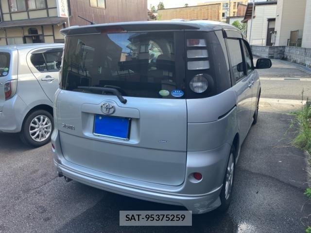 Toyota SIENTA 2010-04 8797772-4