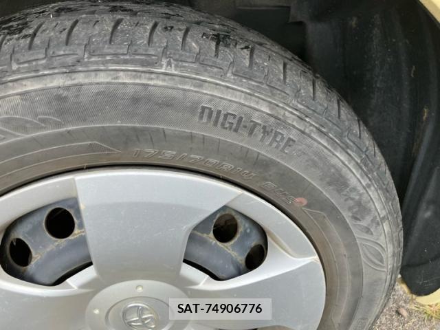 Toyota SIENTA 2007-11 8797771-12