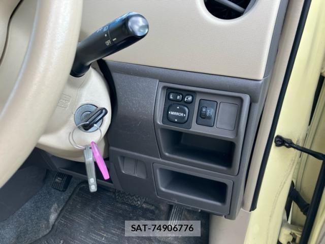 Toyota SIENTA 2007-11 8797771-16