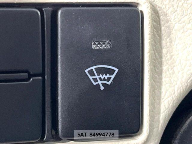 Toyota SIENTA 2015-01 8850933-6