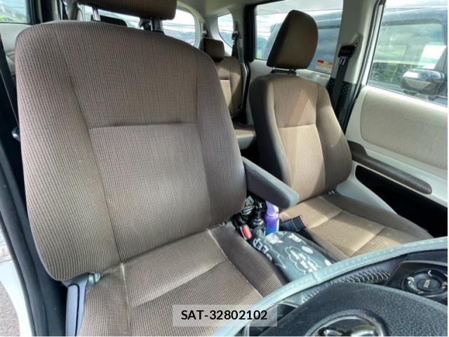 Toyota SIENTA 2017-03 8884503-3
