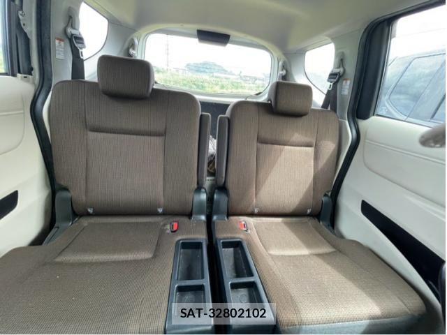 Toyota SIENTA 2017-03 8884503-5
