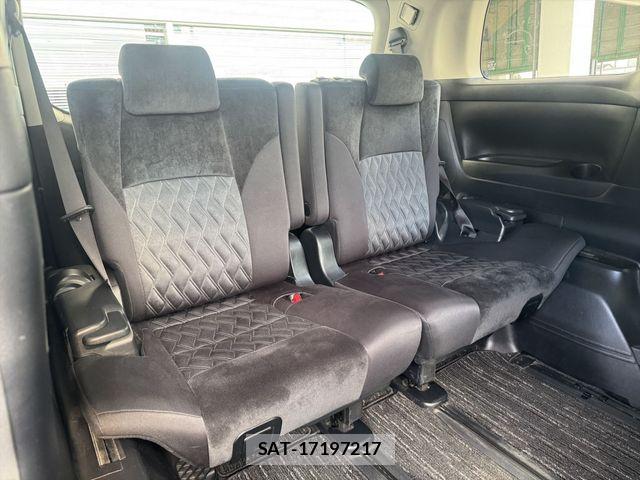 Toyota VELLFIRE 2019-04 7458484-25