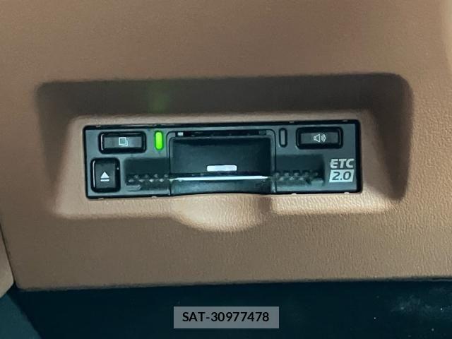 Toyota VELLFIRE 2023-10 7562998-18