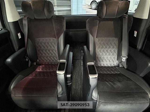 Toyota VELLFIRE 2017-06 7620904-23