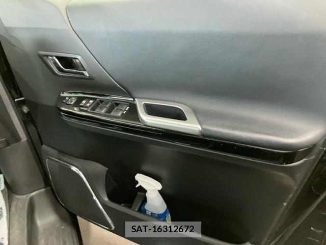 Toyota VELLFIRE 2013-11 8797776-11