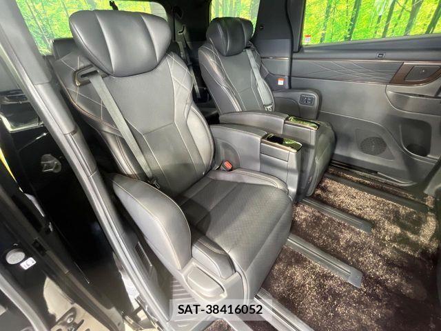 Toyota VELLFIRE 2023-09 7330758-8
