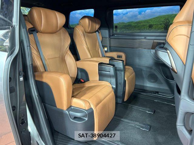 Toyota VELLFIRE 2026-05 7730037-8