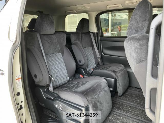 Toyota VELLFIRE 2019-04 8232199-19