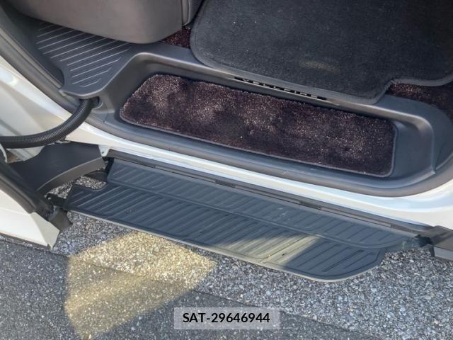 Toyota VELLFIRE 2023-11 8527883-17