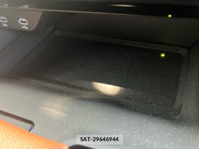 Toyota VELLFIRE 2023-11 8527883-24