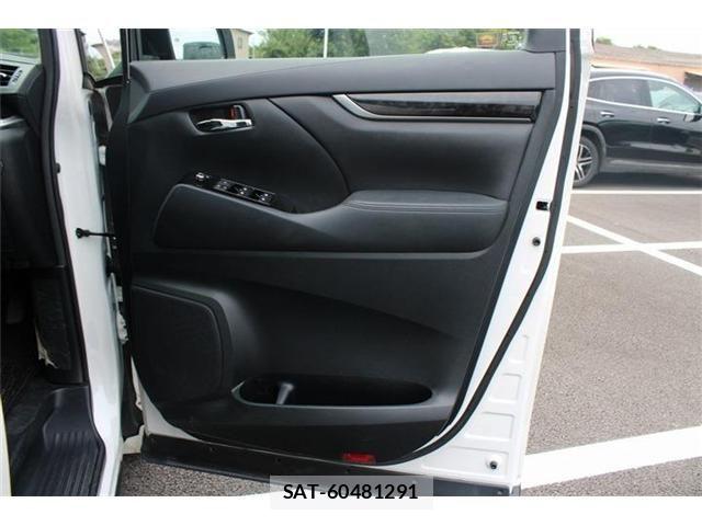 Toyota VELLFIRE 2019-05 8686811-26