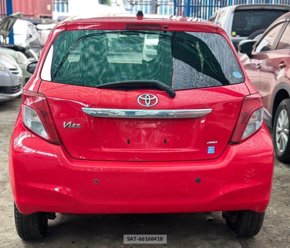 Toyota VITZ HYBRID 2012-05 438853-1