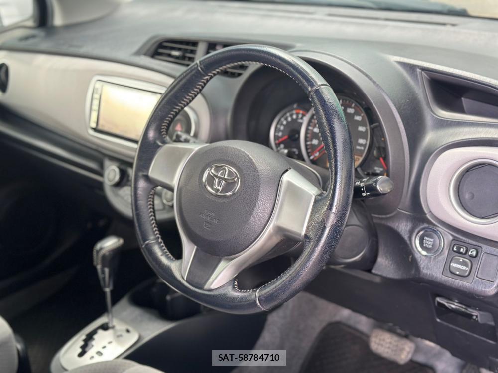 Toyota VITZ 2012-05 438867-3