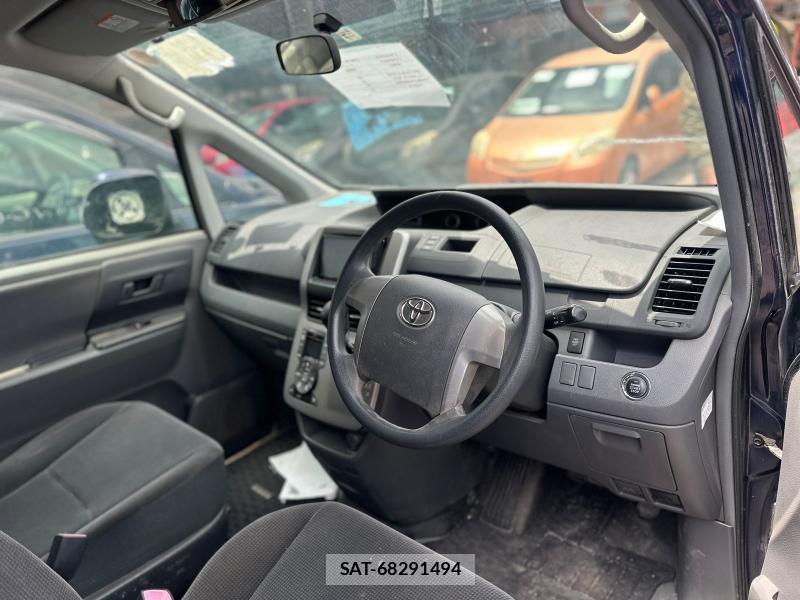 Toyota VOXY 2009 479389-3