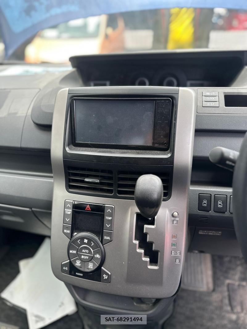 Toyota VOXY 2009 479389-5