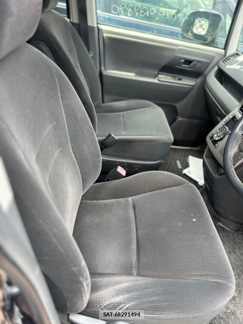 Toyota VOXY 2009 479389-6