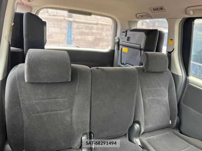 Toyota VOXY 2009 479389-7
