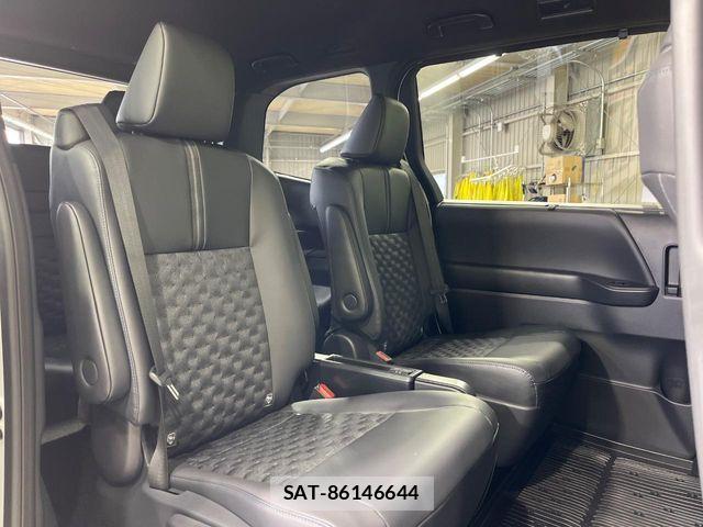 Toyota VOXY 2026-01 4641390-9