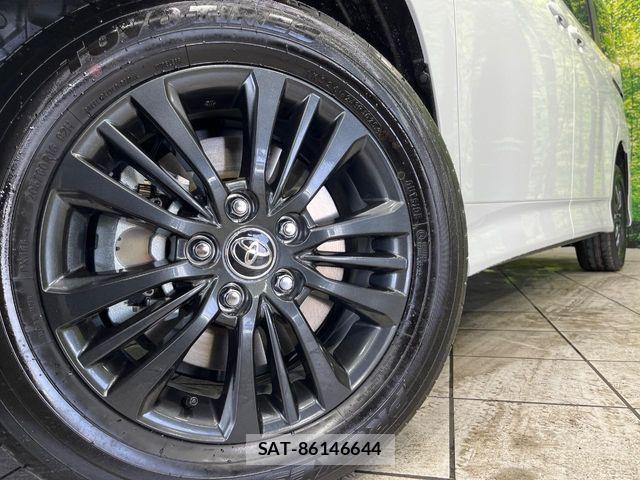 Toyota VOXY 2026-01 4641390-13