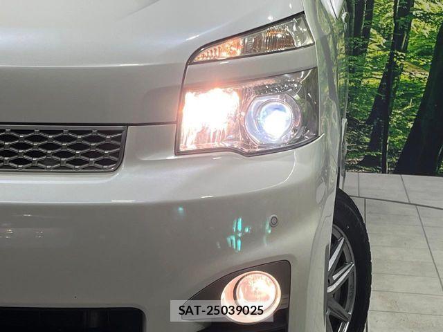 Toyota VOXY 2012-10 4991851-12