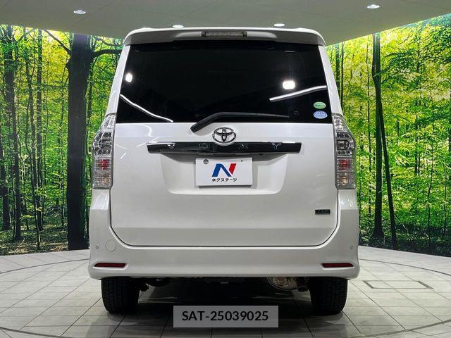 Toyota VOXY 2012-10 4991851-15